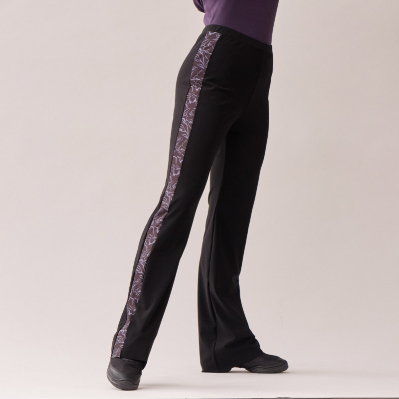 ラインプリントブーツカットパンツ