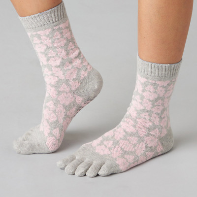 141056 フラワー柄ロークルー ５本指ソックス