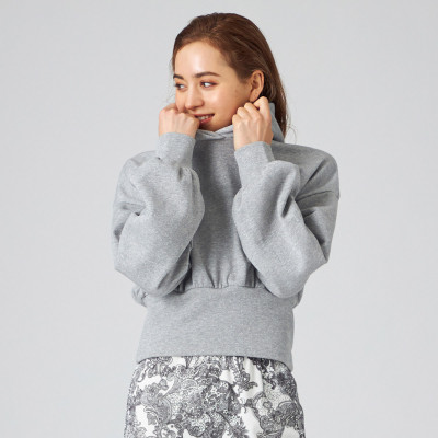 ラメフーデットプルオーバー