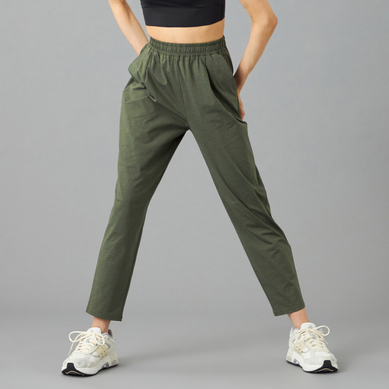 EasyCare+ テーパードパンツ