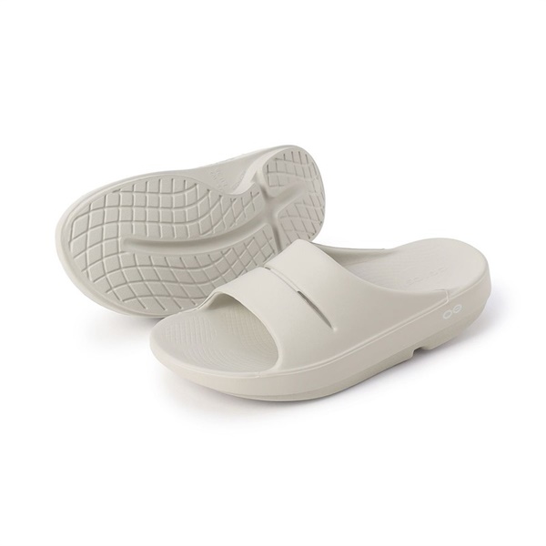 OOFOS　OOahh(チャコールグレー-22.0)