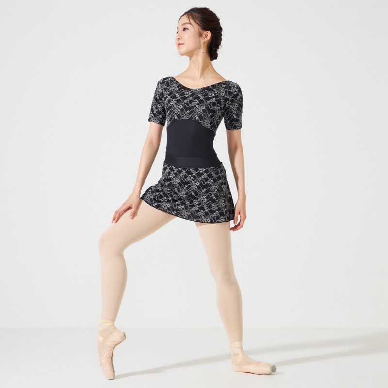 ハーフスリーブレオタード 商品ページ | チャコットオンラインショップ