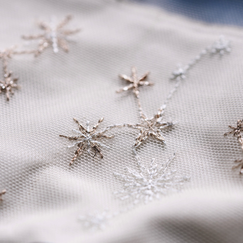 未使用❣️チャコット ラメ入り雪柄結晶 刺繍　ホワイト　レオタード　L ☆パフスリーブレオタード 商品ページ | チャコットオンラインショップ