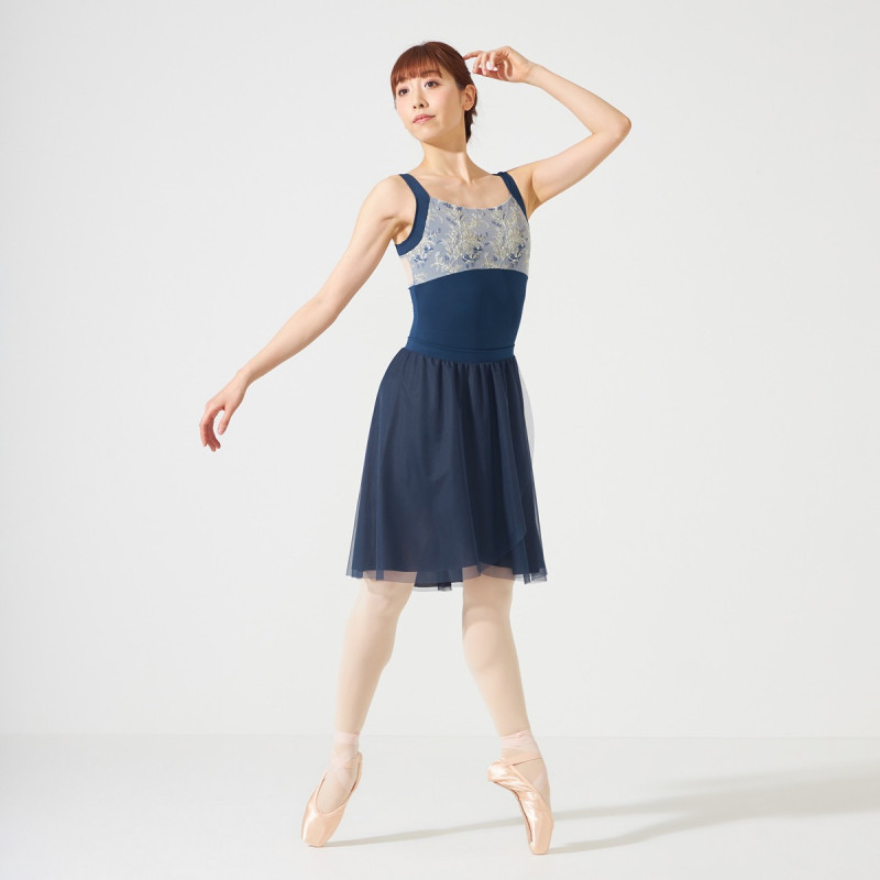 【チャコット　ロイヤルダンス】レディースS　スカート　紺地に総柄　日本製 チャコット ロイヤルダンス】レディースS スカート 紺地に総柄 日本製