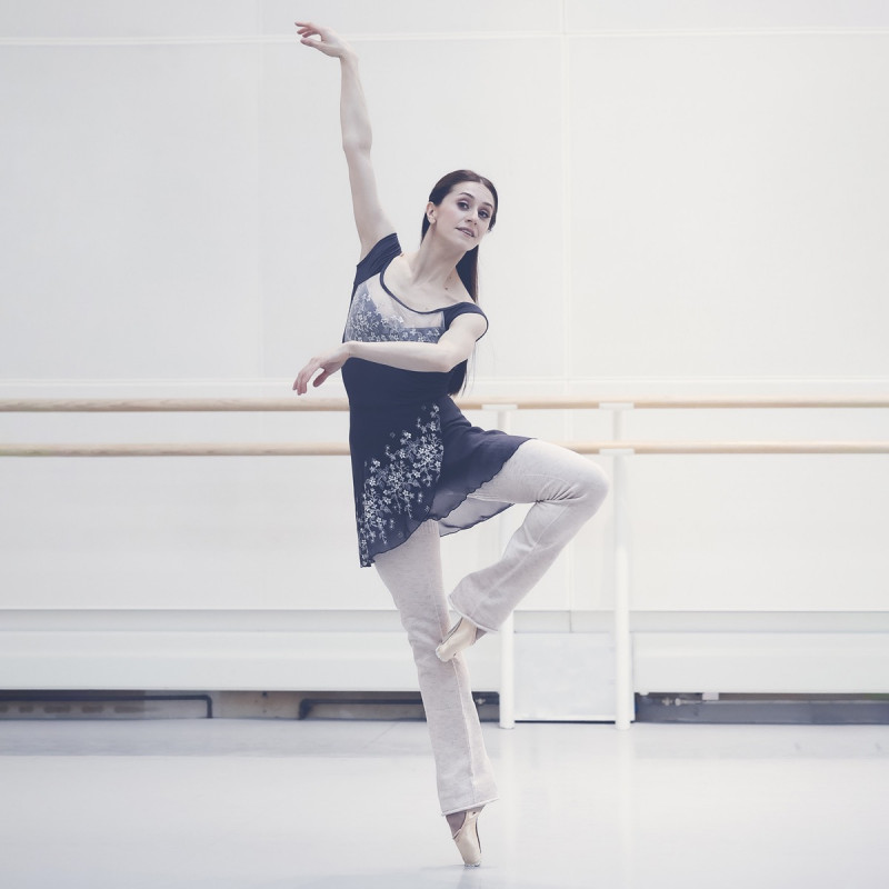 Nela ライン】キャップスリーブレオタード 商品ページ | チャコット