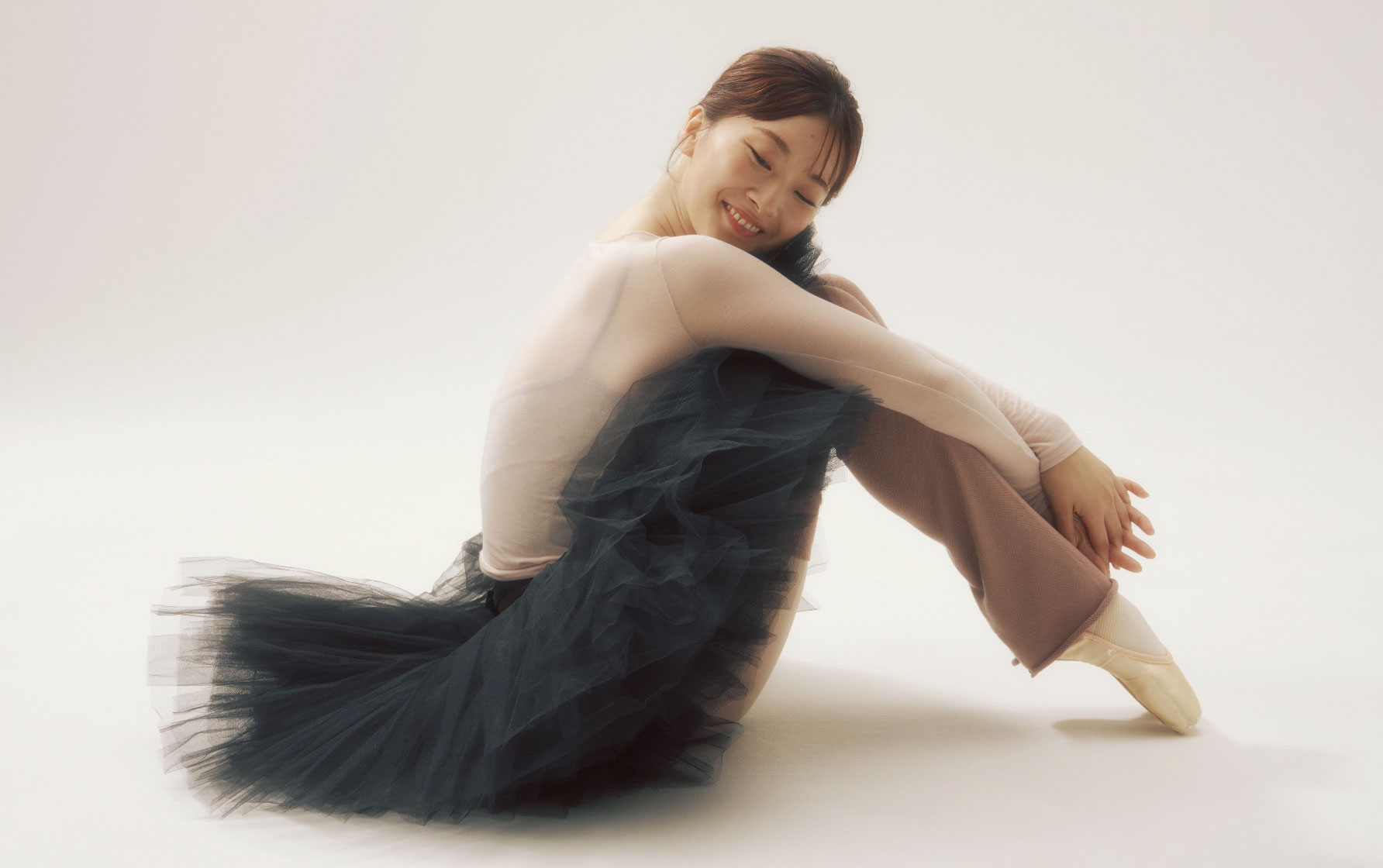 ボートネックトップ（サーモギア®糸使用）、ロングレッグウォーマー（サーモギア®糸使用）着用写真