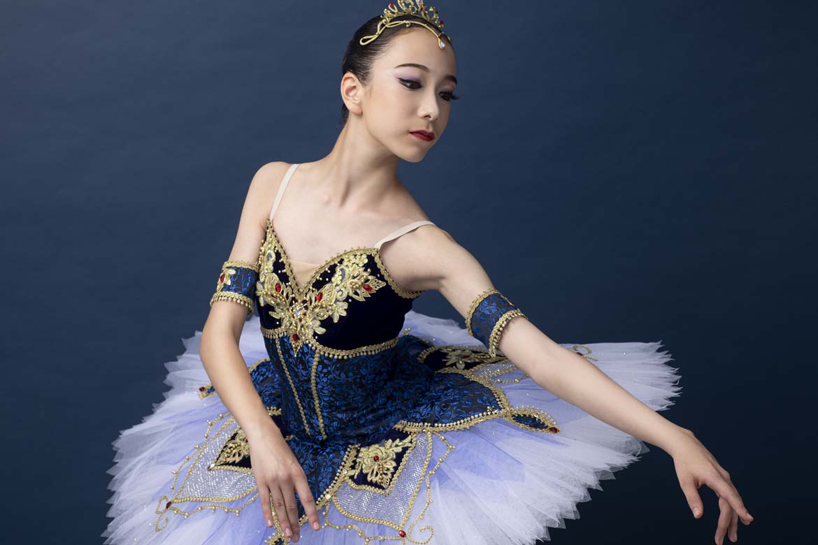 ネイビーの衣装におすすめのカラーメイク