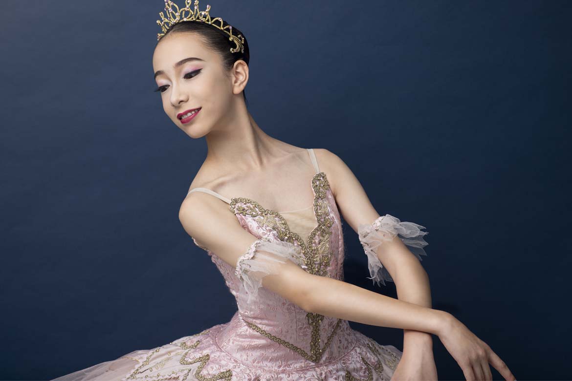 淡いピンクの衣装におすすめのカラーメイク