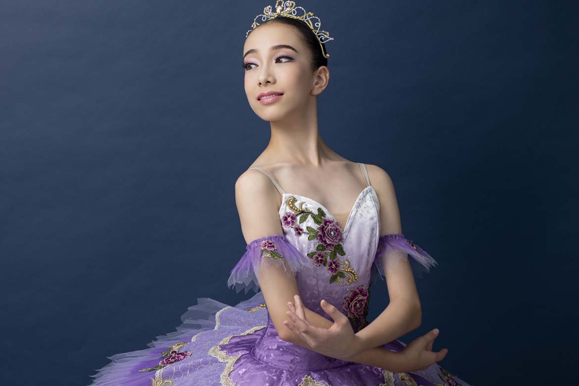 淡い紫の衣装におすすめのカラーメイク