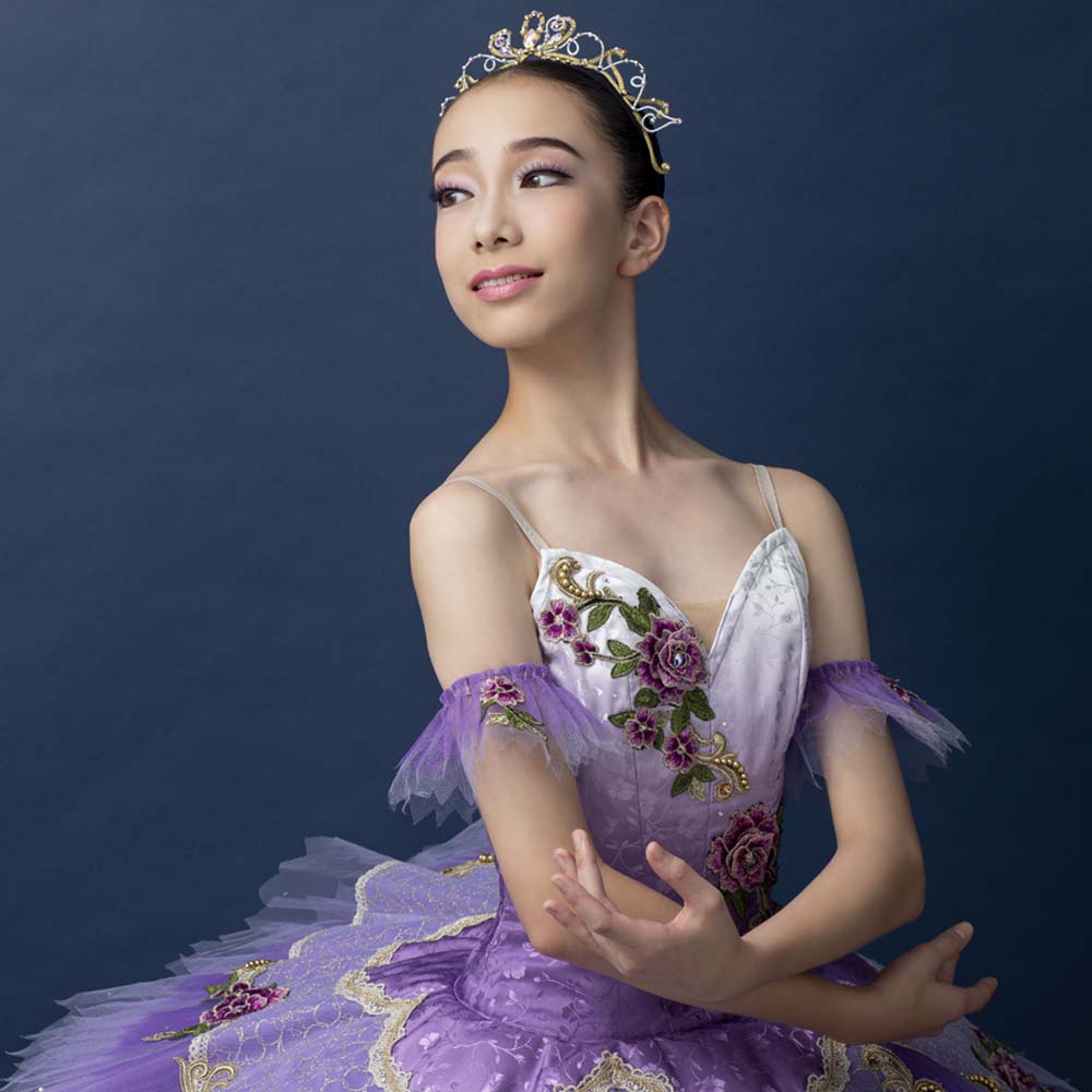 淡い紫の衣装におすすめのカラーメイク