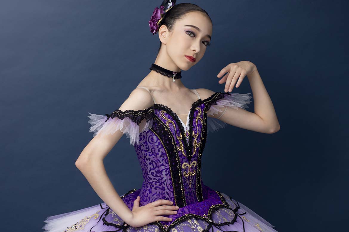 淡い紫の衣装におすすめのカラーメイク