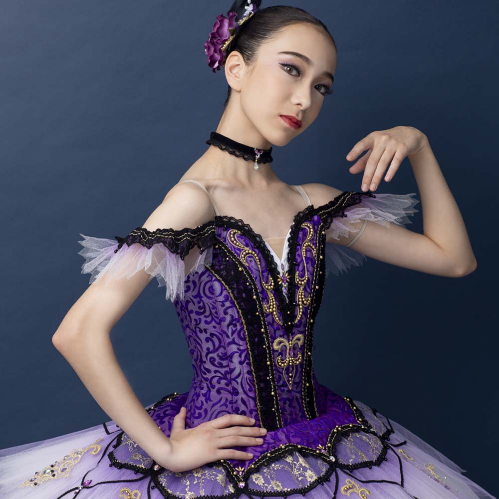 淡い紫の衣装におすすめのカラーメイク